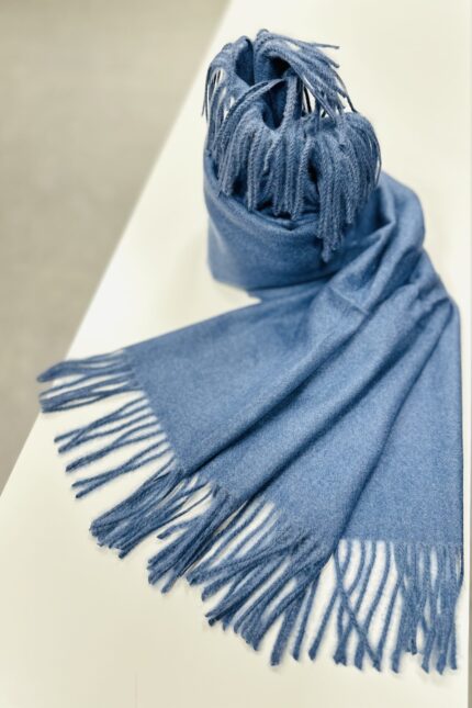 Dicker Sky Cashmere Winterschal mit Fransen in BlueberryMilk